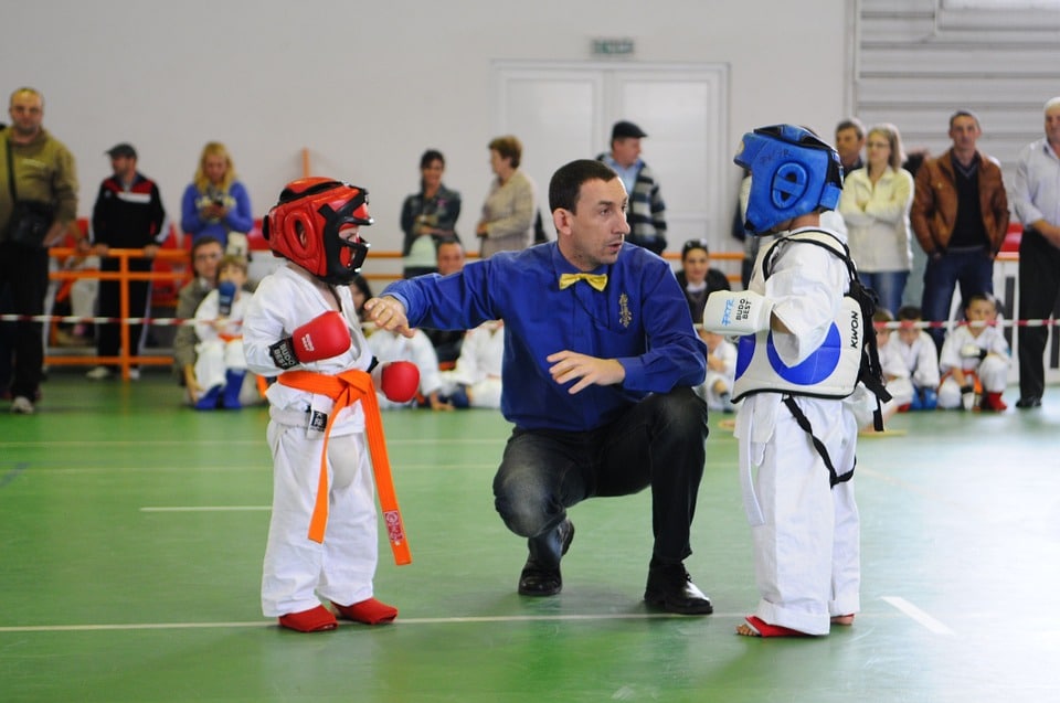Quel art martial choisir pour votre enfant : Judo ou Karaté ?